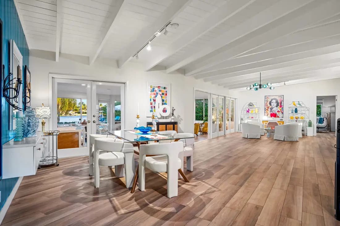 Open-plan living area at Villa Flamingo